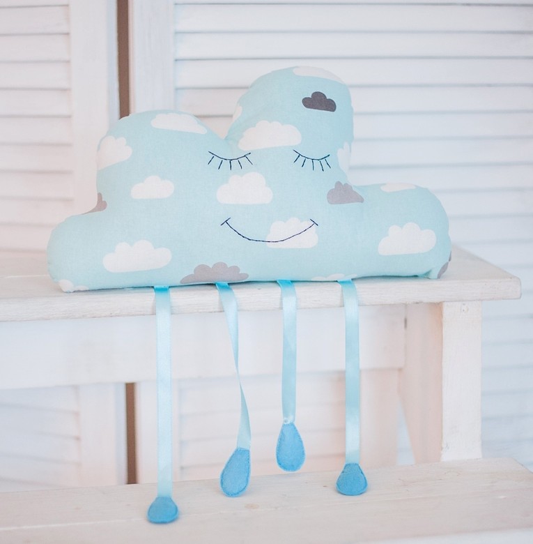 Игрушка "Облачко" в голубые облака с капельками