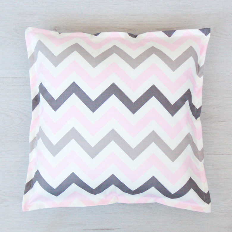 Подушка "Розово-серый зигзаг"