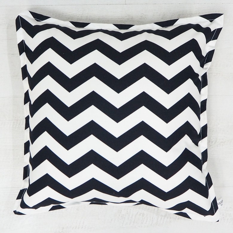 Подушка "Чёрный Зигзаг"