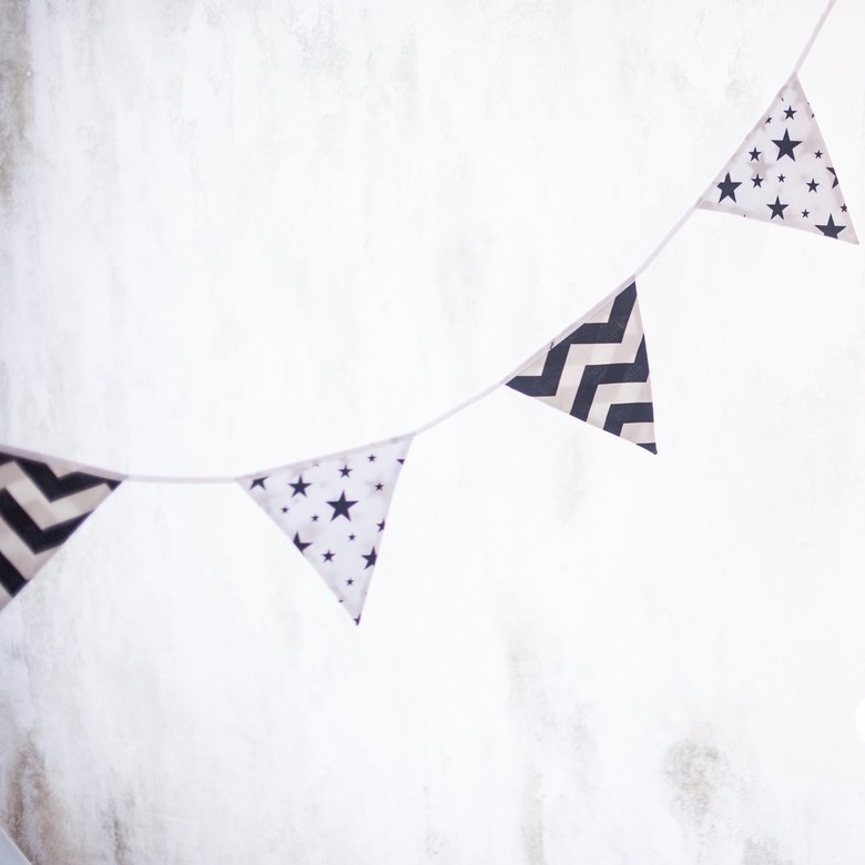 Флажки на ленте "Чёрно-белые"