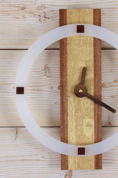 ДЕРЕВЯННЫЕ ЧАСЫ С КОЛЬЦОМ