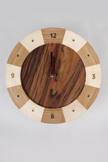 ДЕРЕВЯННЫЕ ЧАСЫ С СЕГМЕНТАМИ