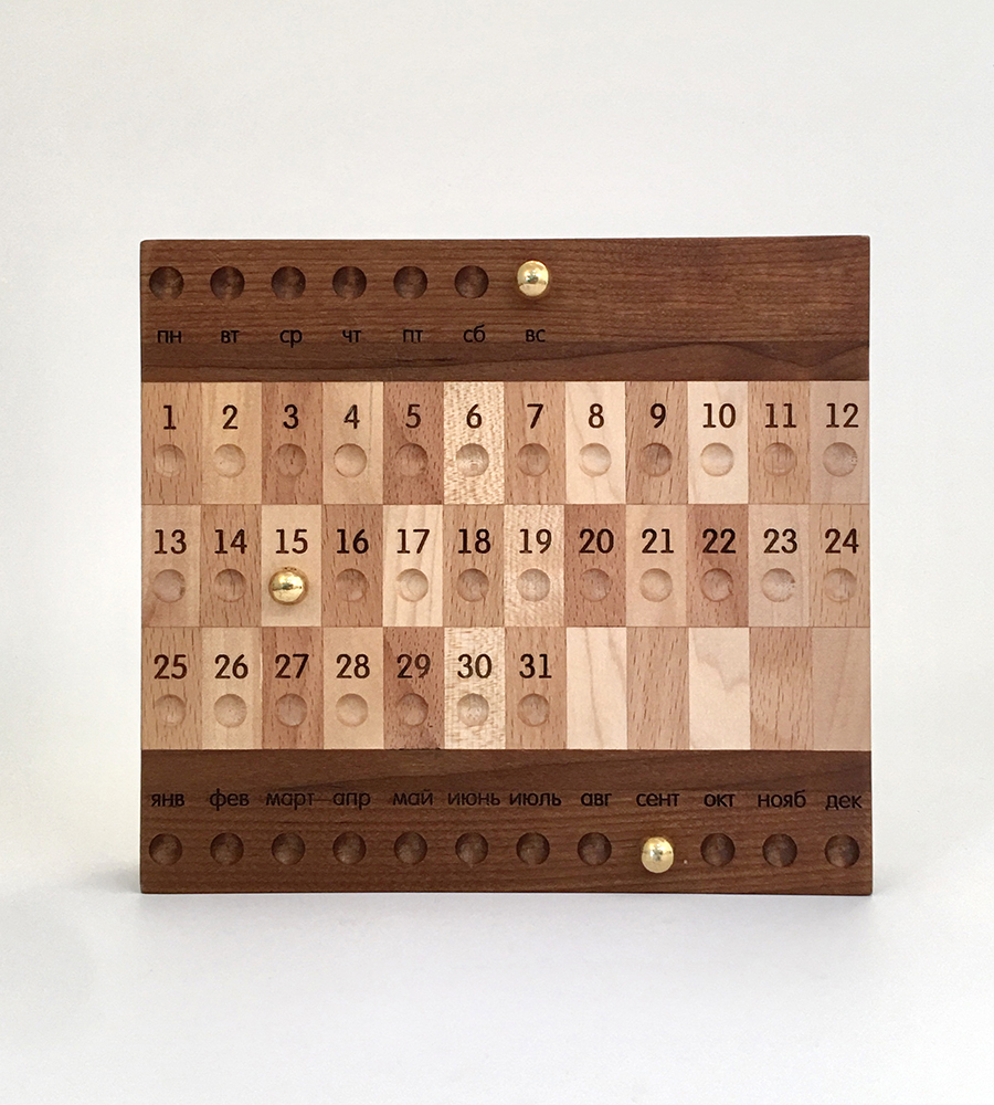 НАСТОЛЬНЫЙ КАЛЕНДАРЬ С  МАГНИТНЫМИ ШАРИКАМИ СЕГМЕНТИРОВАННЫЙ