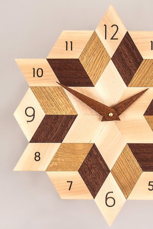 ЧАСЫ С КУБИЧЕСКИМ ОРНАМЕНТОМ d 37 см