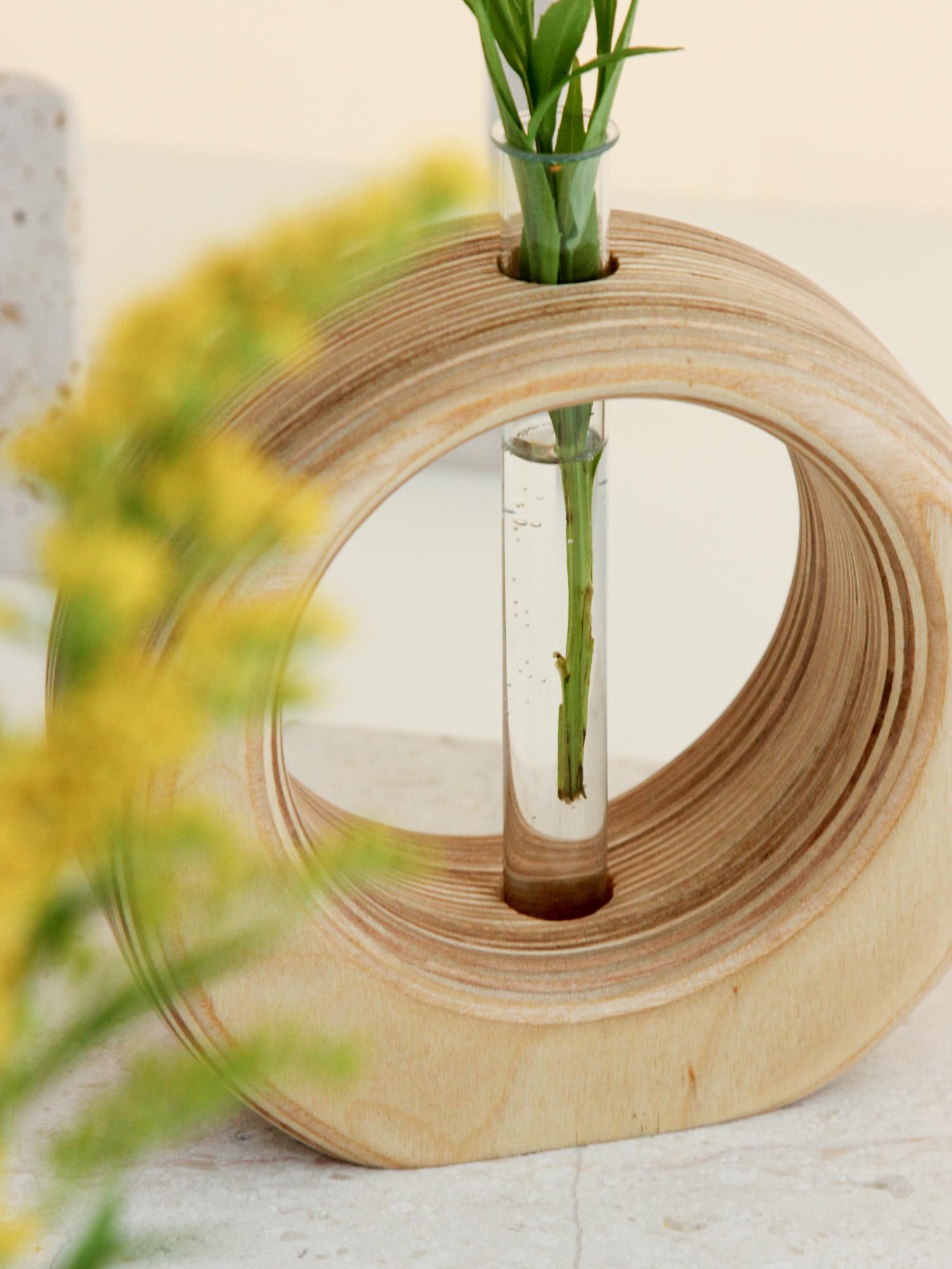 ВАЗА КРУГЛАЯ С КОЛБОЙ