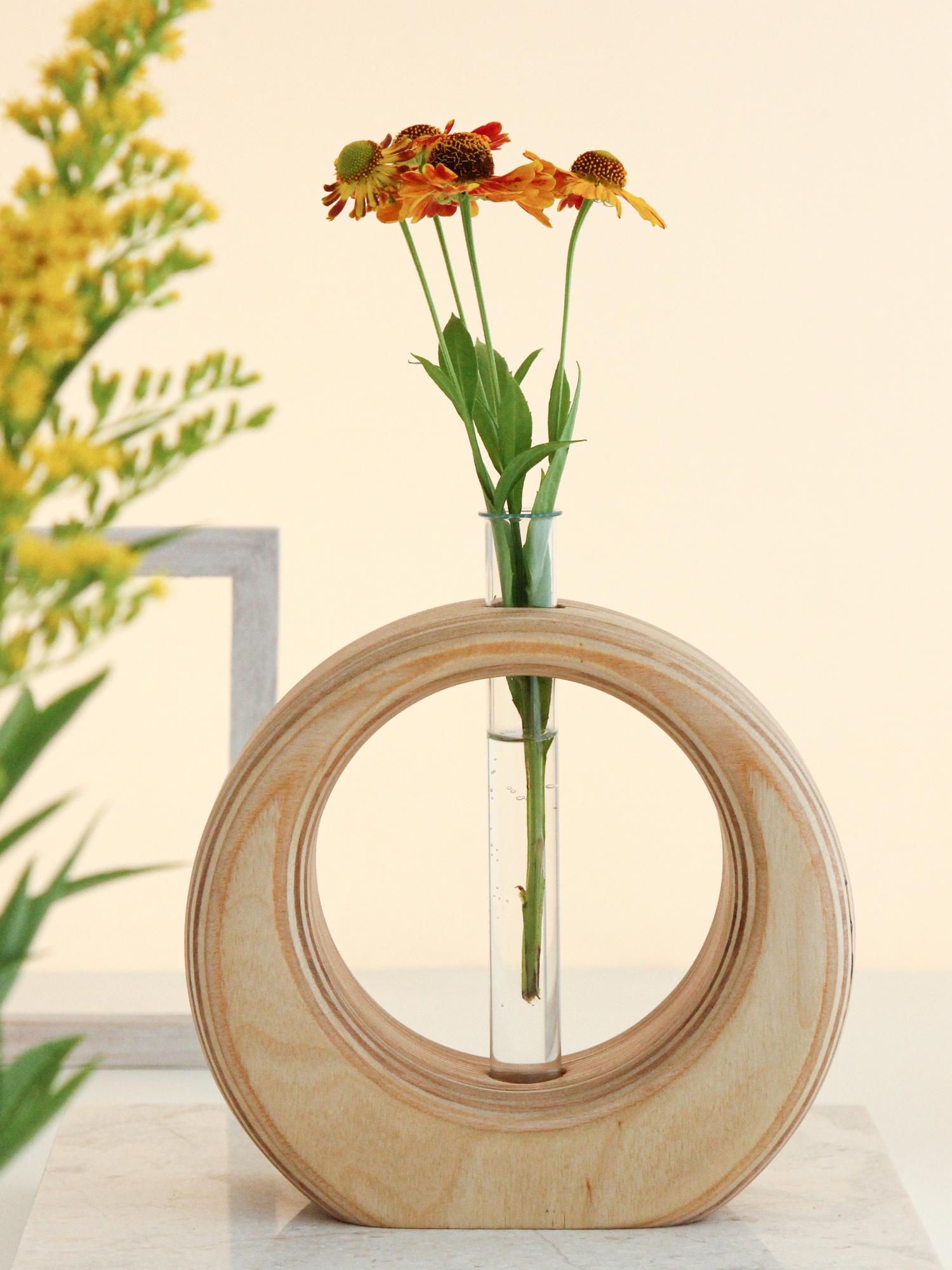 ВАЗА КРУГЛАЯ С КОЛБОЙ