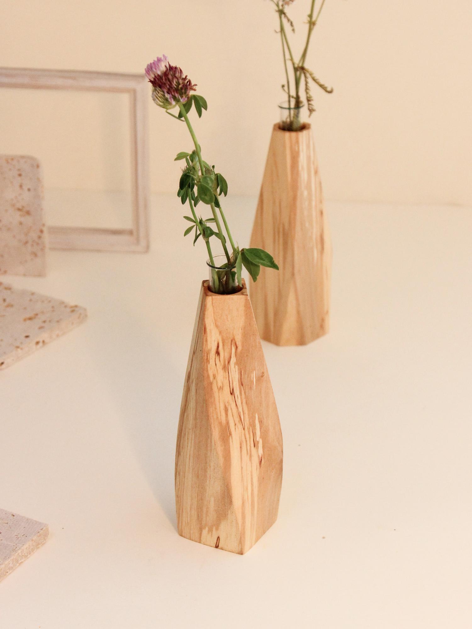 ВАЗА С КОЛБОЙ "СПИРАЛЬ"