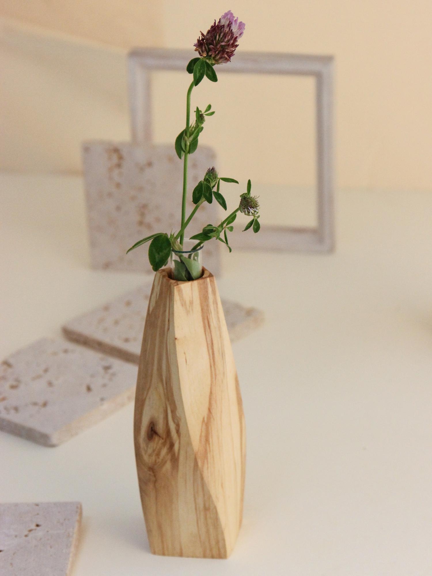 ВАЗА С КОЛБОЙ "СПИРАЛЬ"