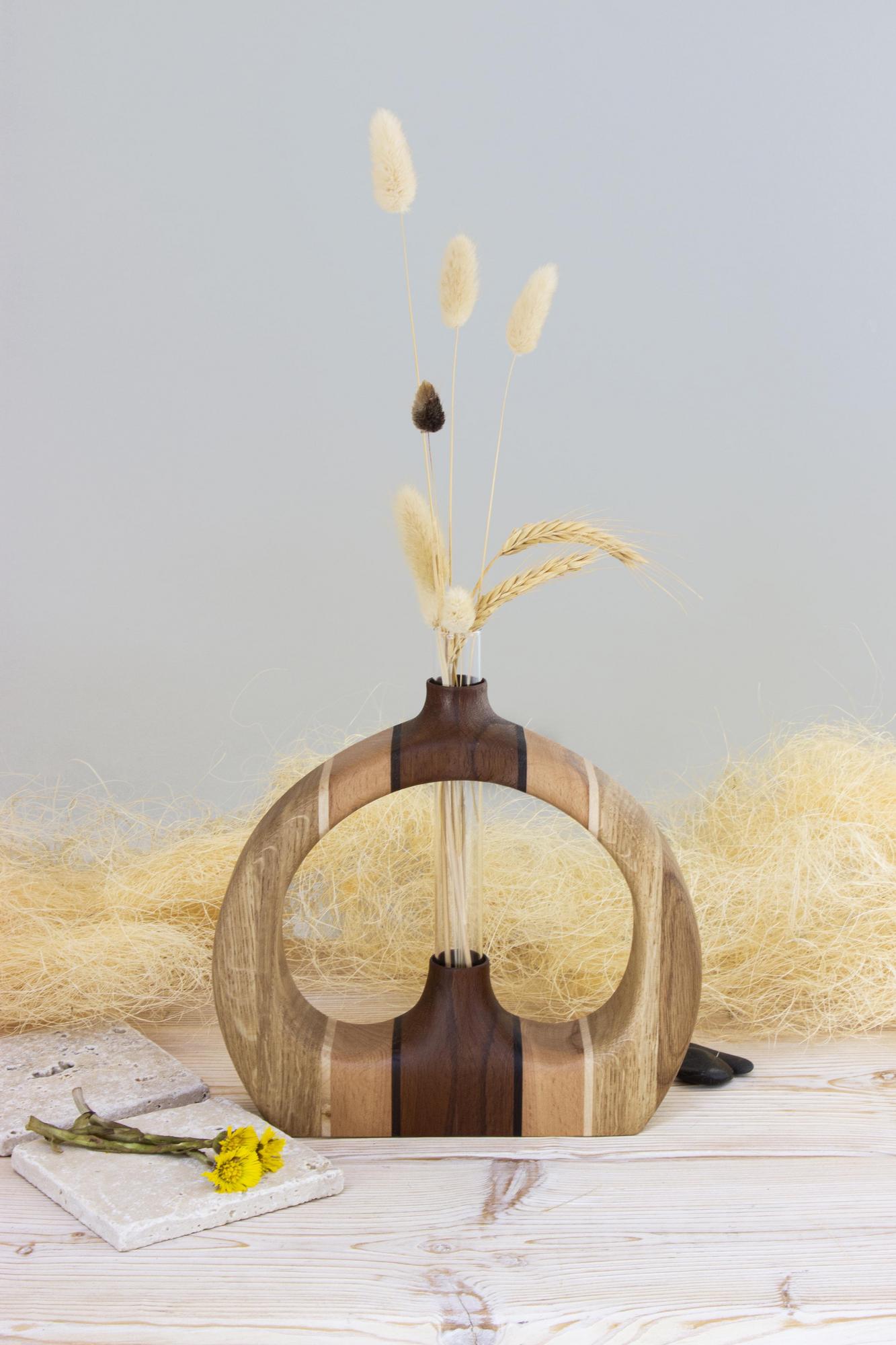 ВАЗА С КОЛБОЙ "МУЗА"