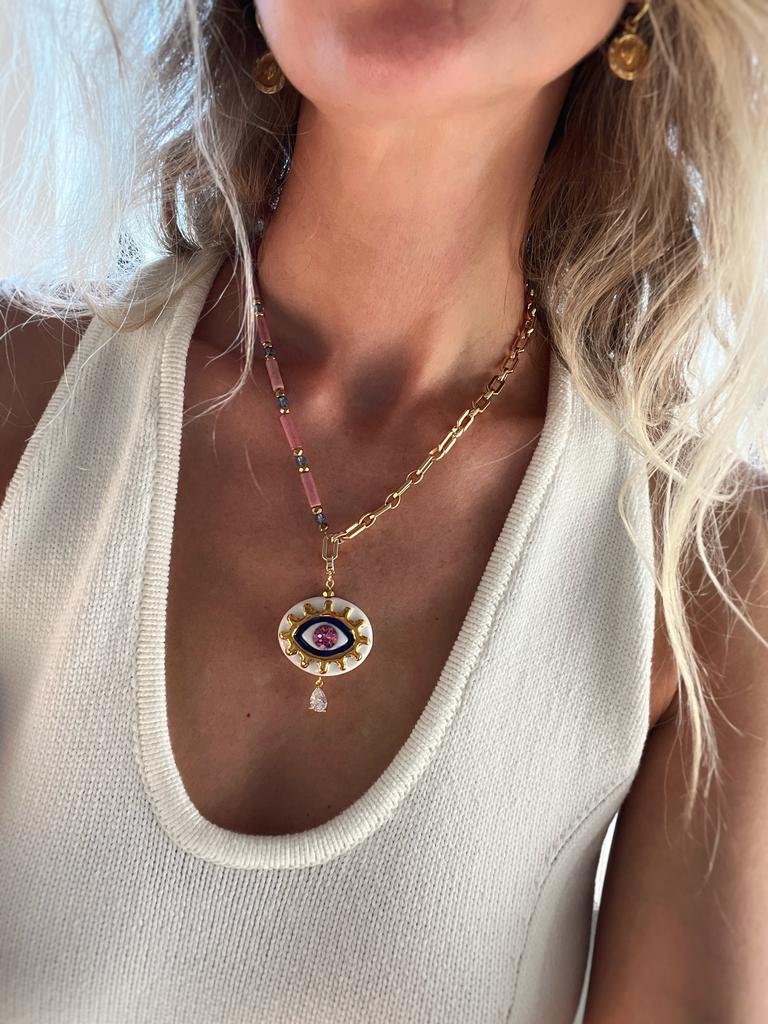 Колье с родонитом и  двусторонним кулоном глаз/сердце