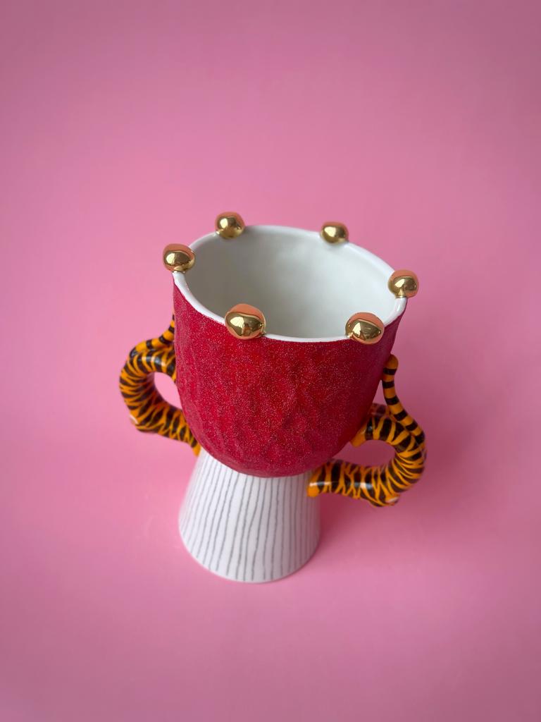 Ваза - два тигра алая