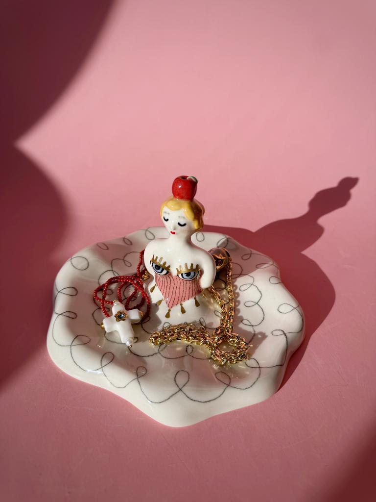 Девушка метателя ножей - тарелочка для украшений