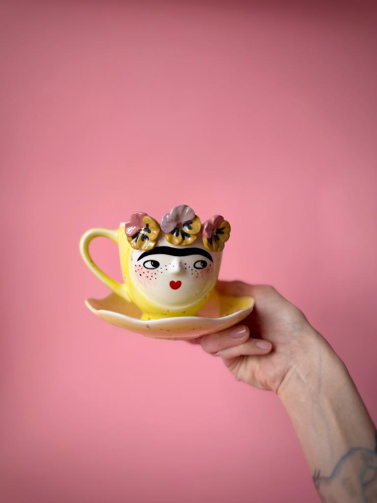 Чашка с блюдцем c бабочкой