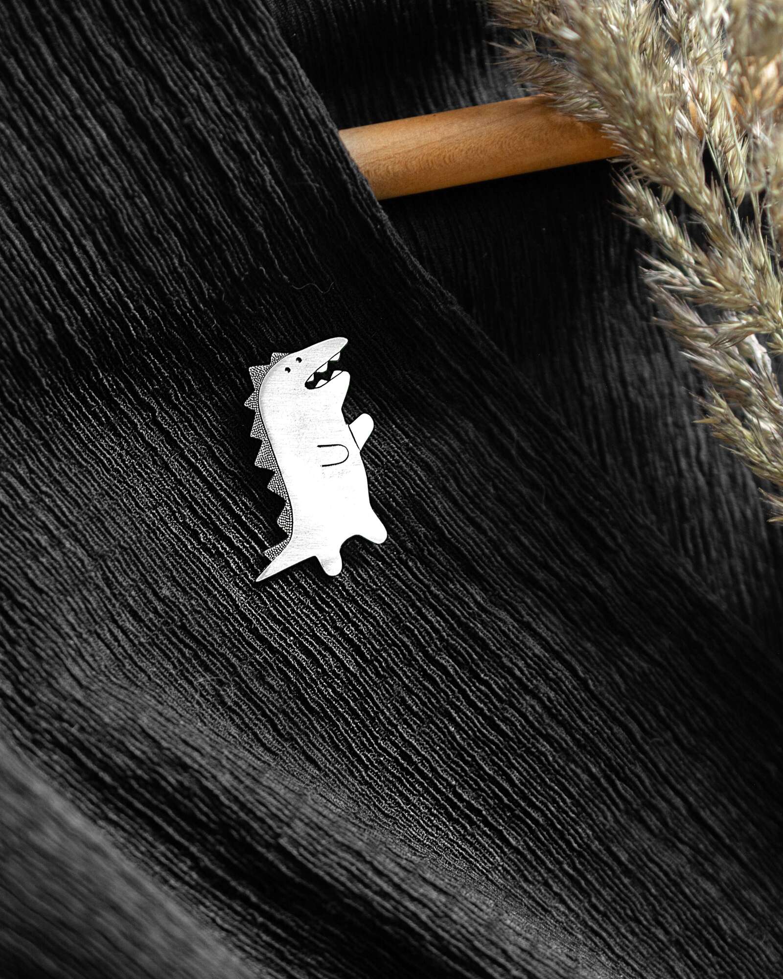 Динозавр брошь