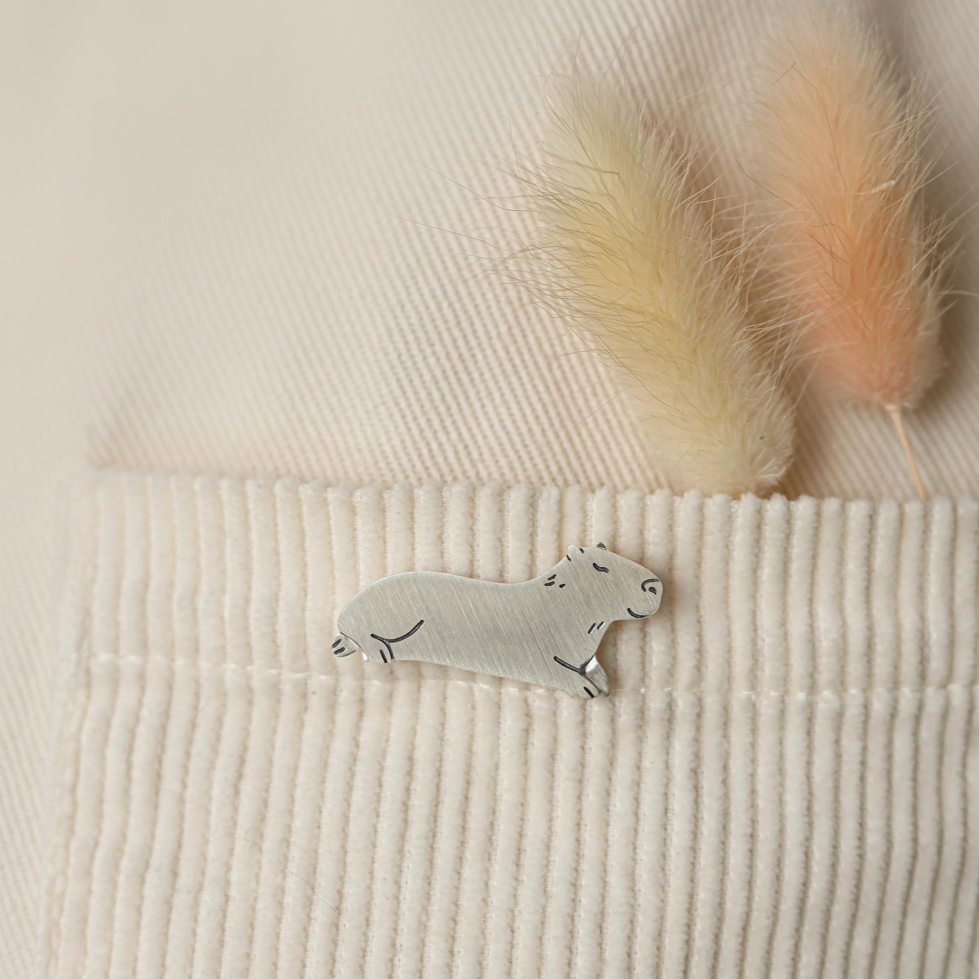 Капибара Брошь