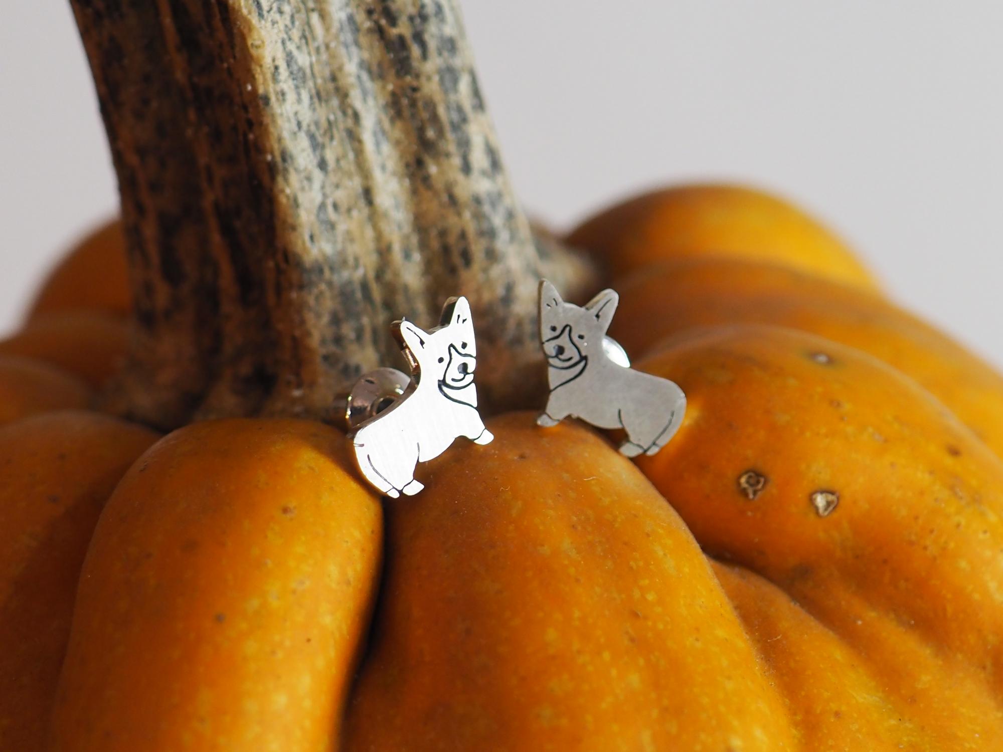 Корги серьги пусеты