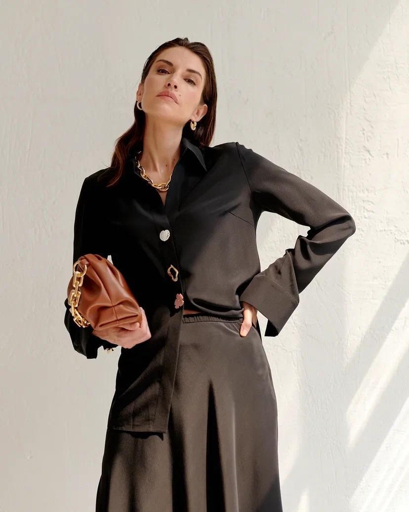 Блуза под запонки черная