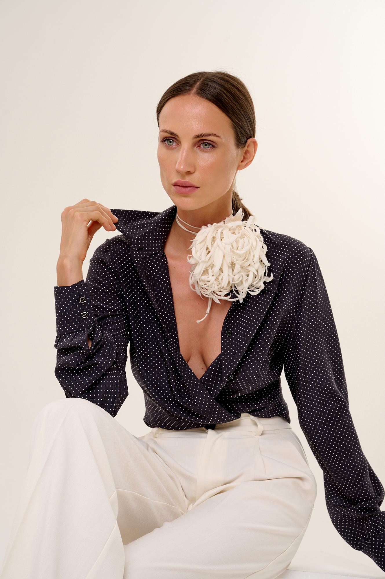 Блуза из шелка в горошек