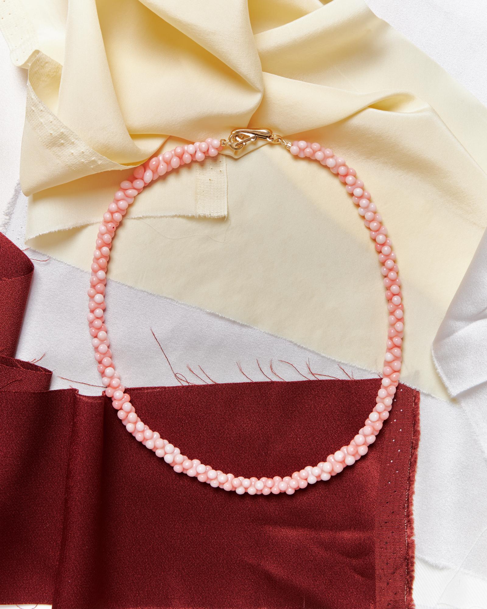 Колье из  розового коралла-Боке