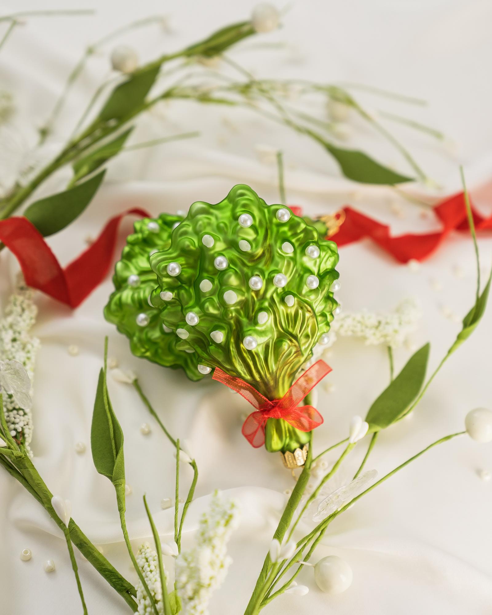 Елочная игрушка "Ветвь омеллы"