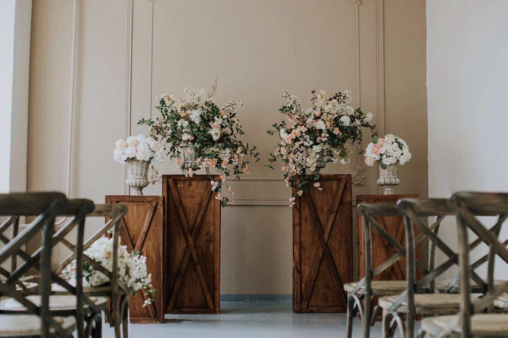 Колонна деревянная большая