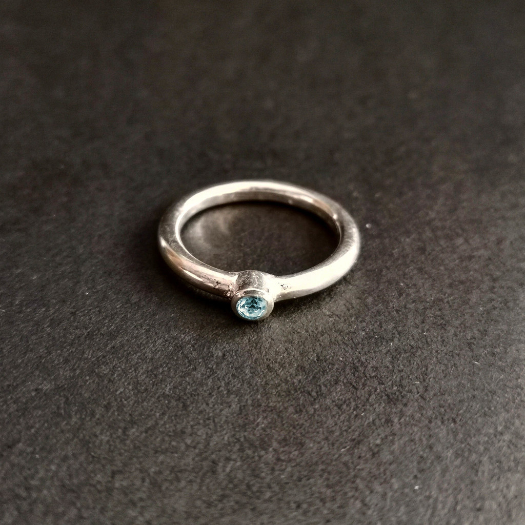 Кольцо с топазом