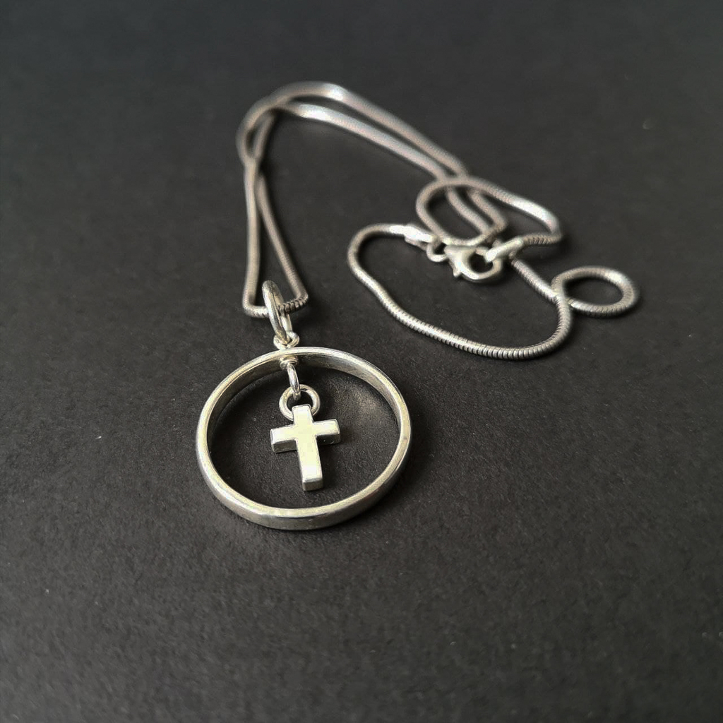 Кулон в кольце "Крестик"