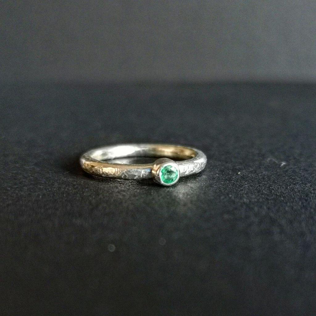 Кольцо с изумрудом