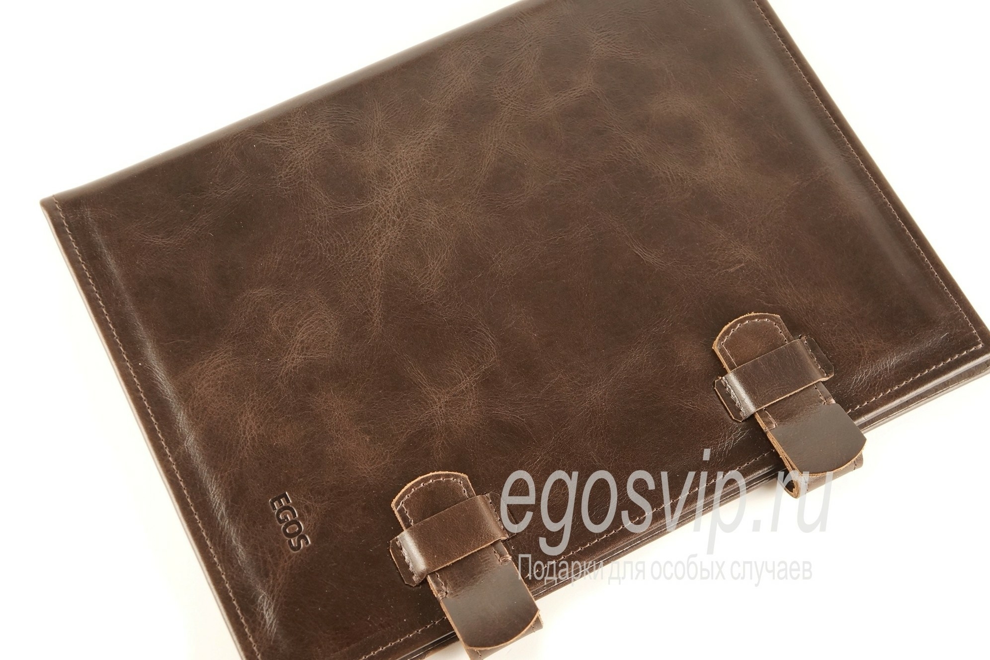 Коричневая кожаная папка