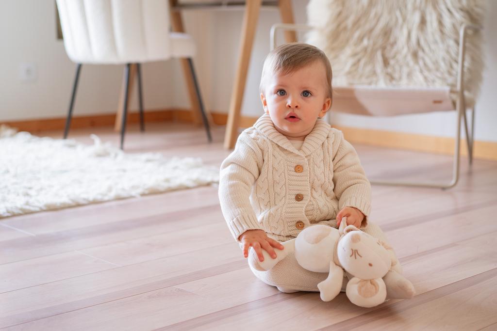 Вязаный комбинезон с деревянными пуговицами