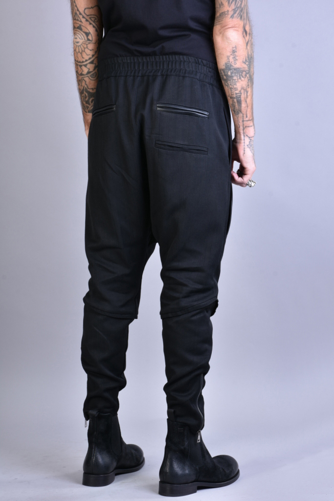 Брюки с заниженным шаговым швом и кожаными вставками LH