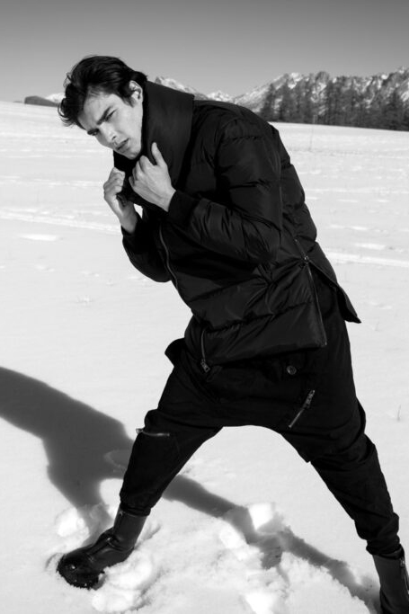 Короткий пуховик со смещенной молнией и съемным воротником-шарфом LH