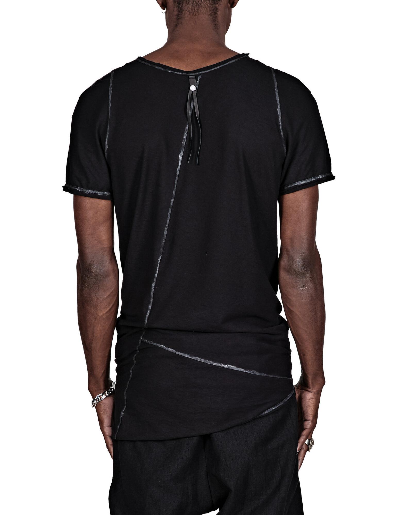 Футболка с асимметричным низом и контрастными швами 139DEC