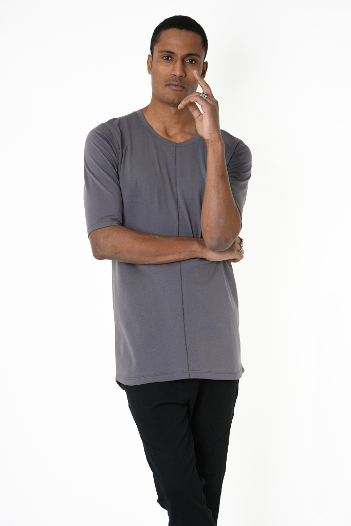 Минималистичная футболка с вертикальным швом LH