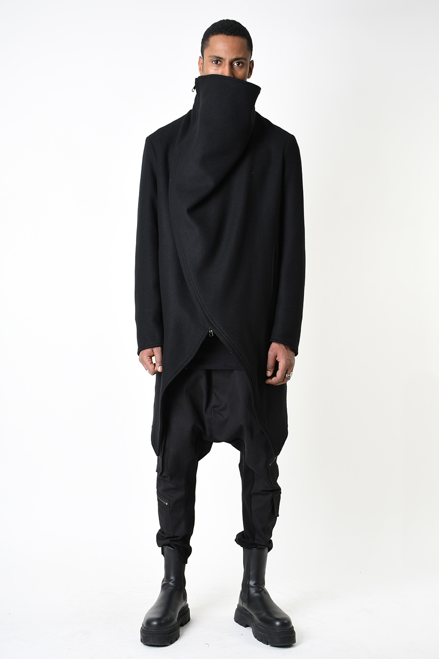 Асимметричное комфортное пальто с косой молнией LH