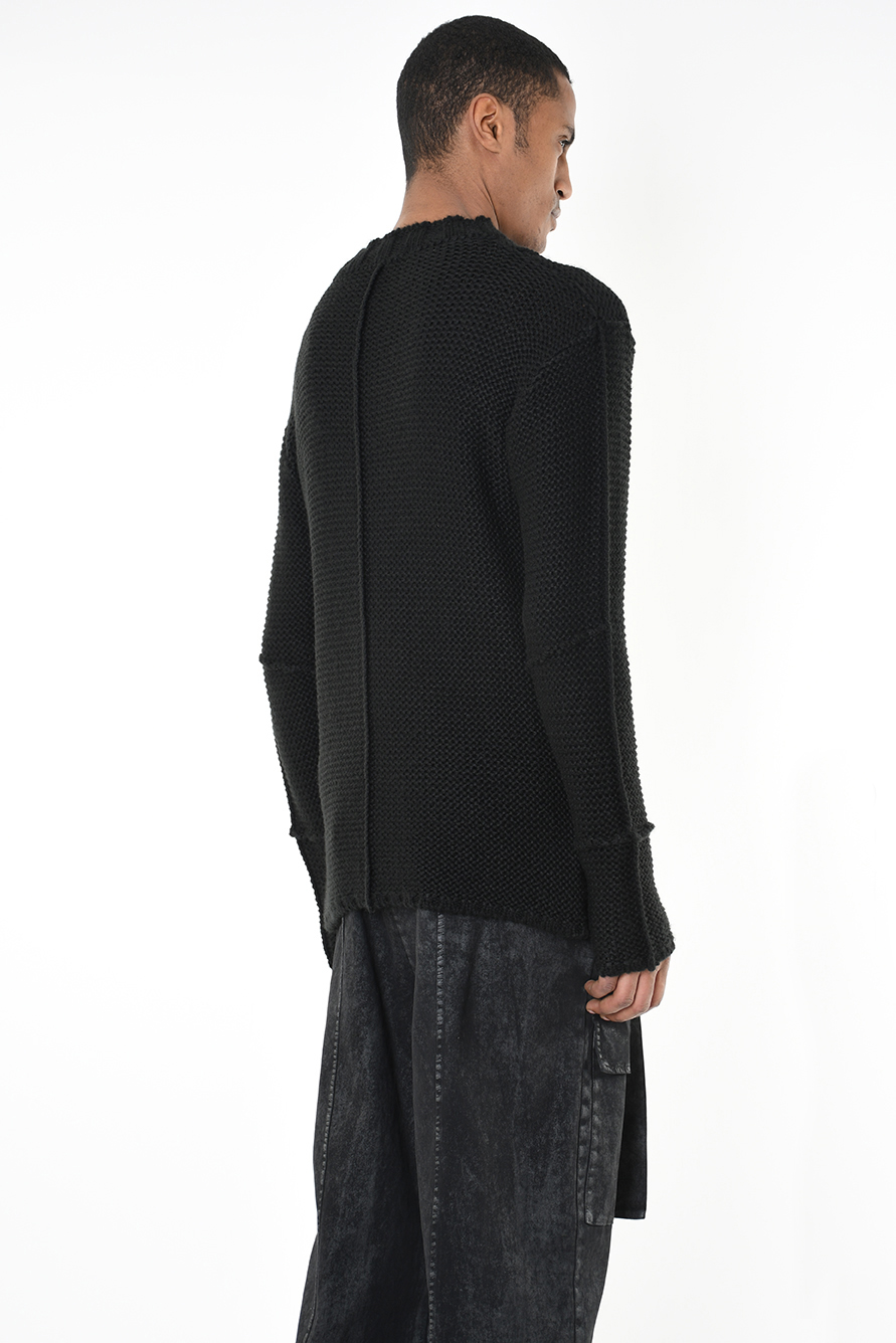 Свитер с рельефными швами LH