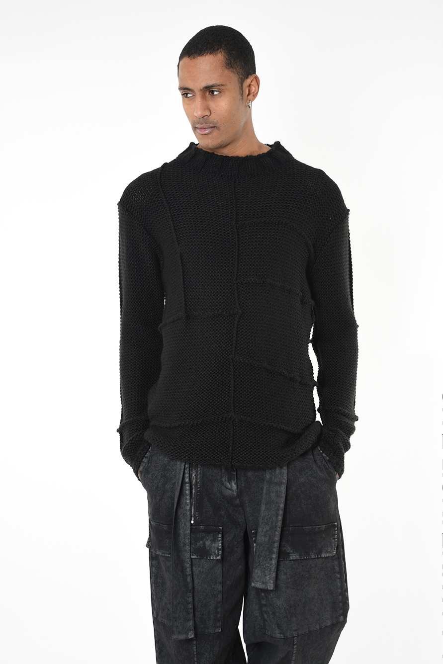 Свитер с рельефными швами LH