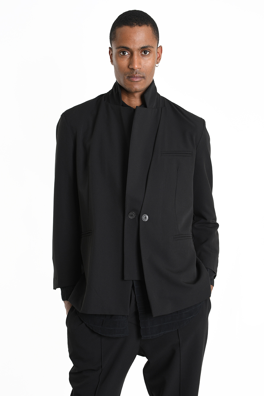 Пиджак с асимметричным бортом и воротником-стойкой LH