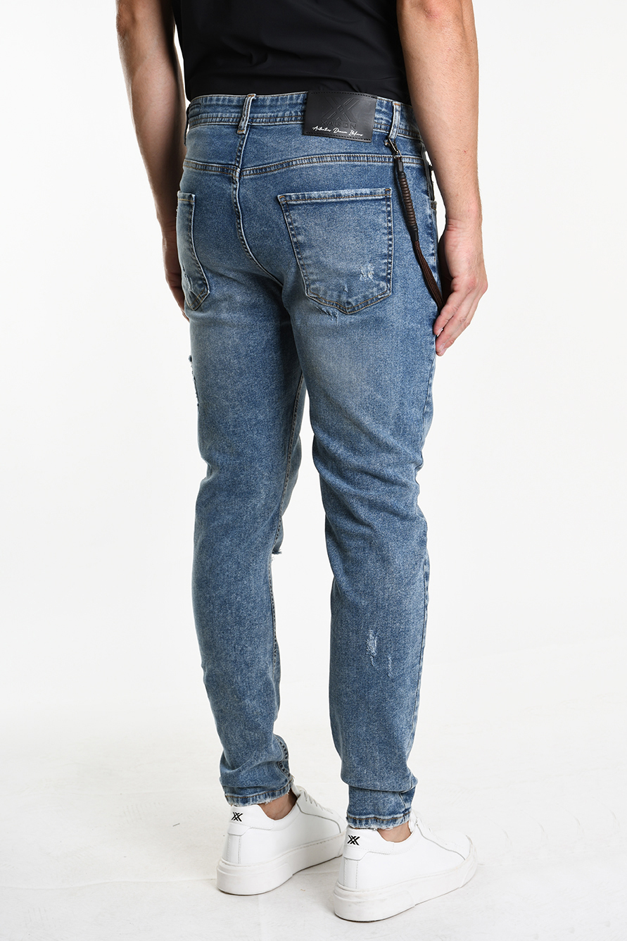 Синие джинсы украшенные разрывами Xagon