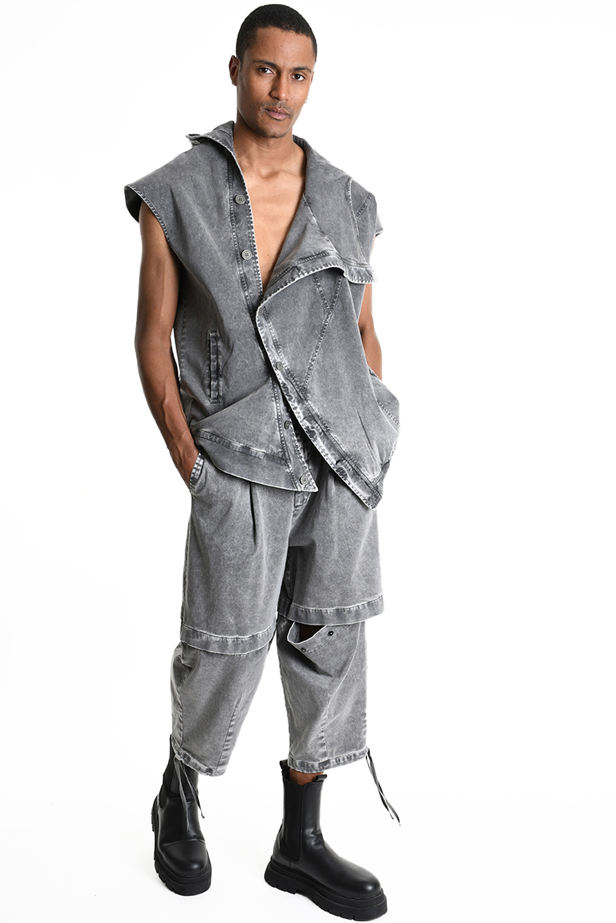 Жилет с капюшоном и косой застежкой на пуговицы LH