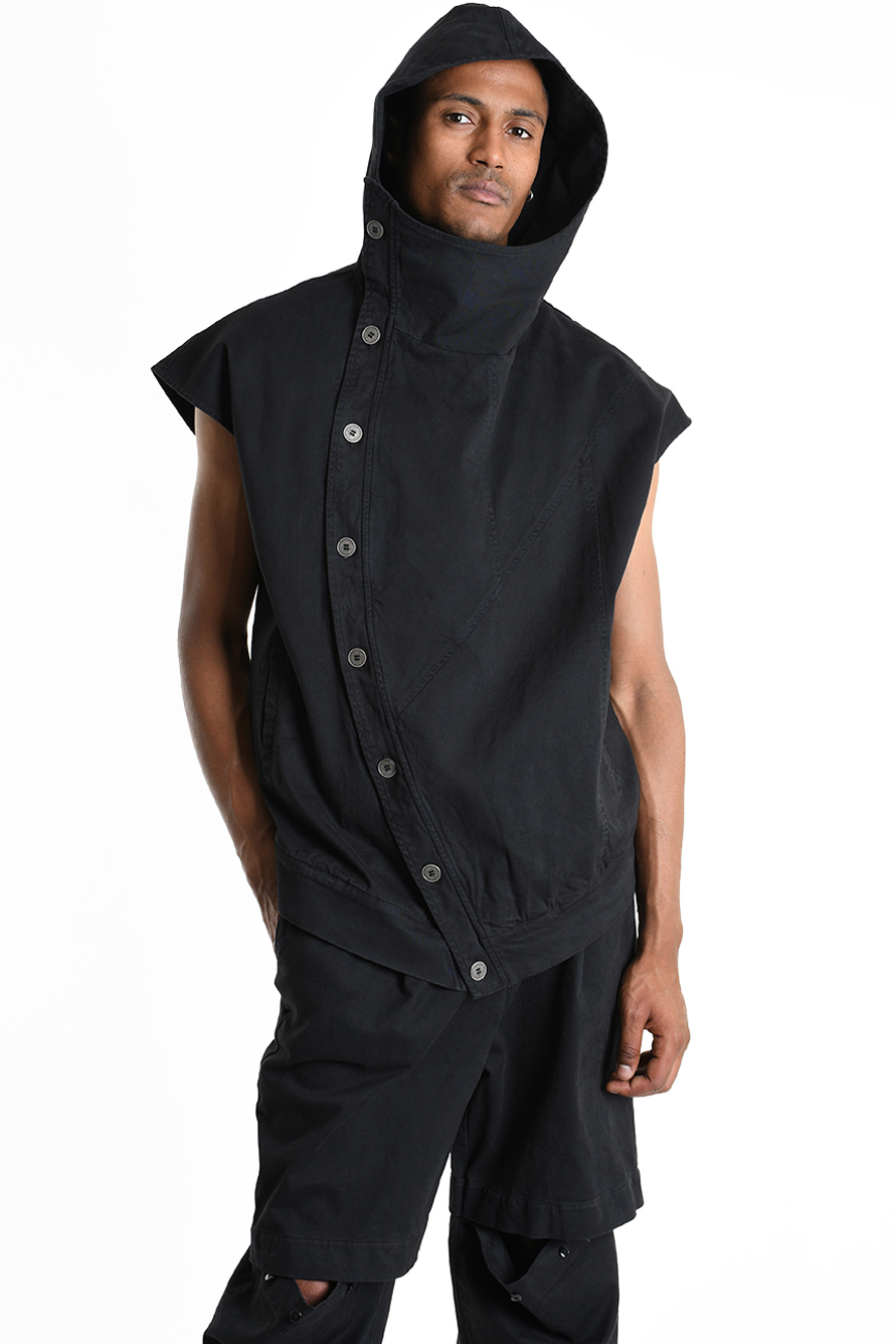 Жилет с капюшоном и косой застежкой на пуговицы LH