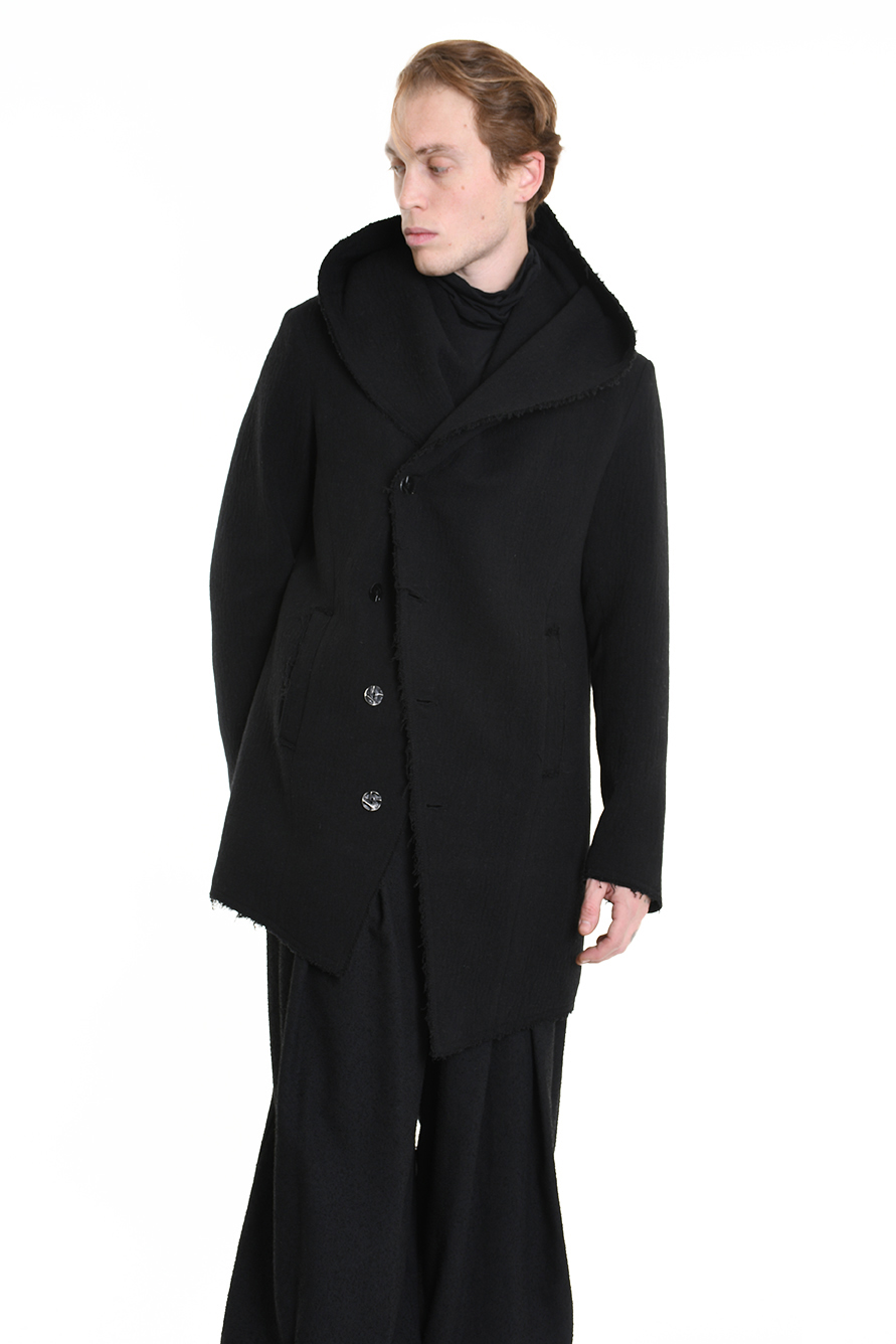 Асимметричное пальто из тисненой ткани с капюшоном LH