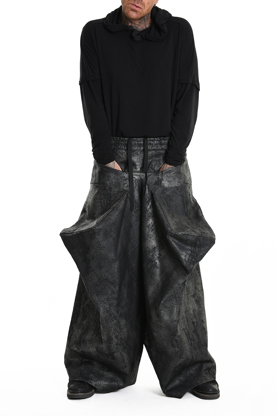 Брюки архитектурного кроя с ламинированным принтом LH