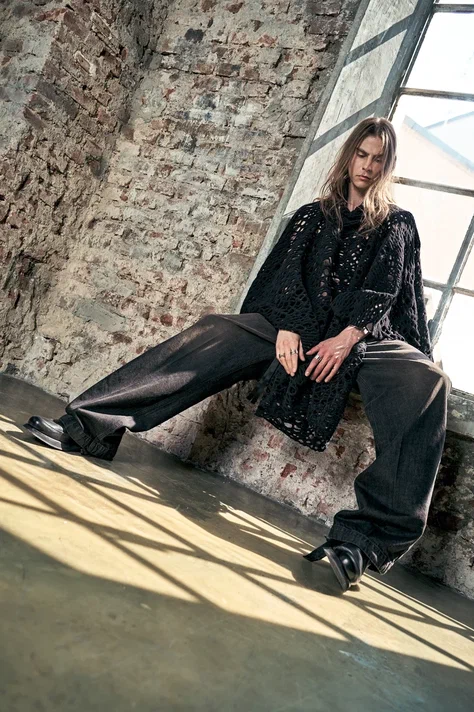 Джинсы свободного кроя из хлопка с напылением и шлифовкой LH