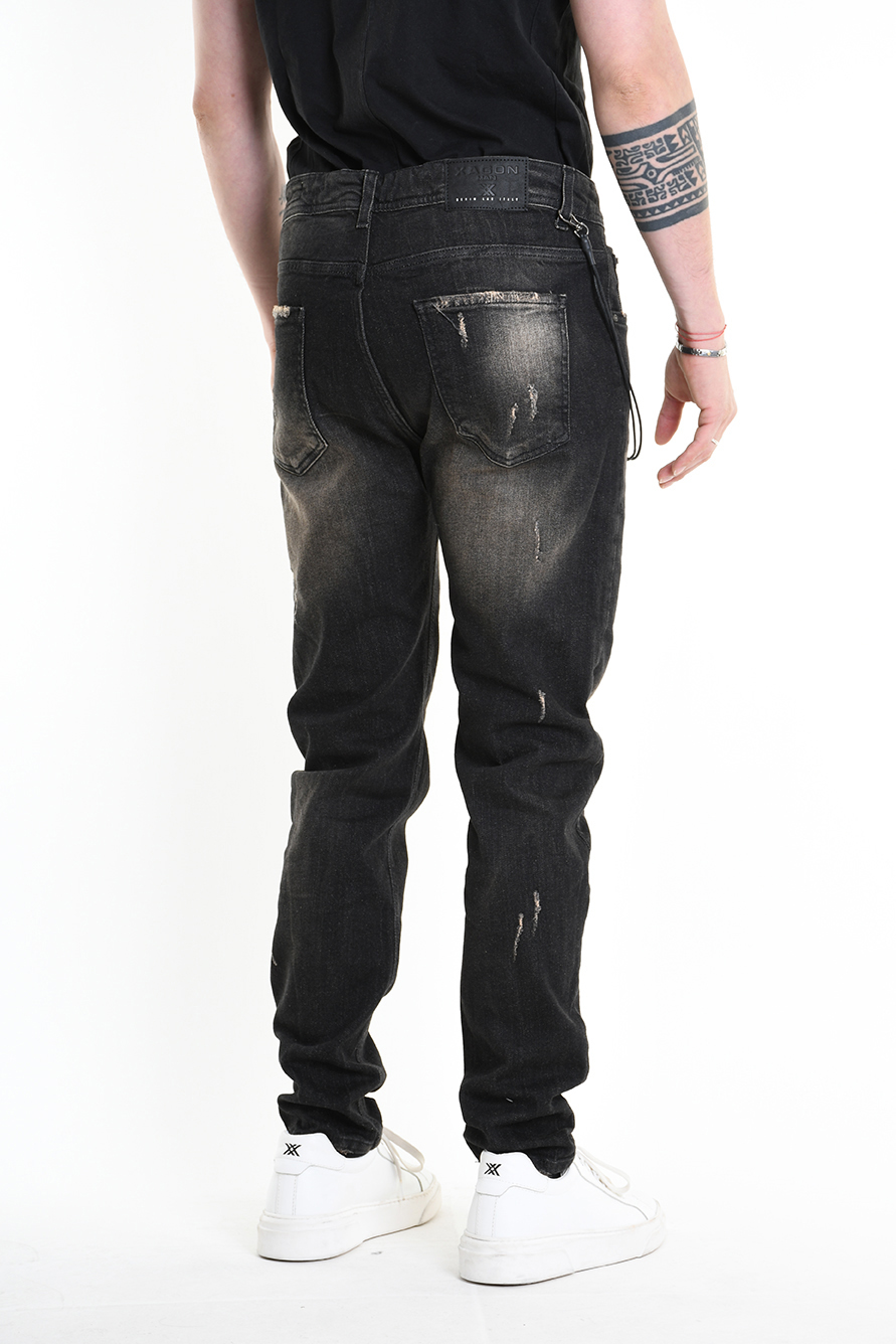 Серые джинсы с прорехами и заплатами Xagon