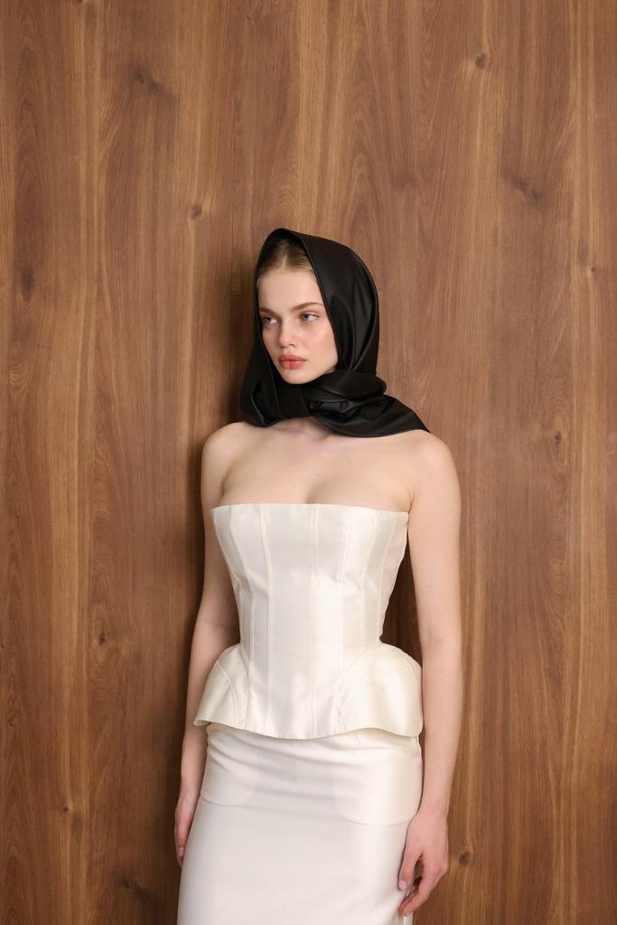 Топ с баской