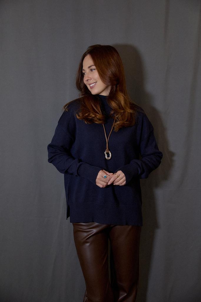 Свитер тонкий из хлопка в синем цвете