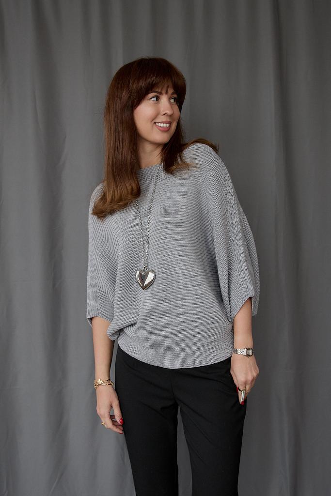 Джемпер летучая мышь  из  хлопка серый цвет