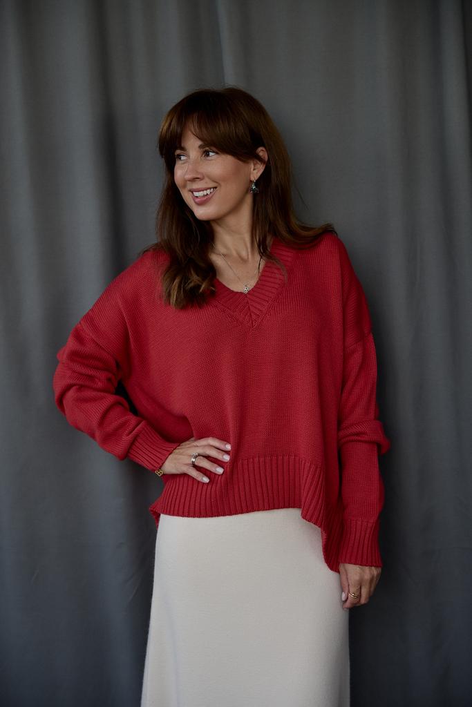 Джемпер с V-вырезом  из  хлопка  красный