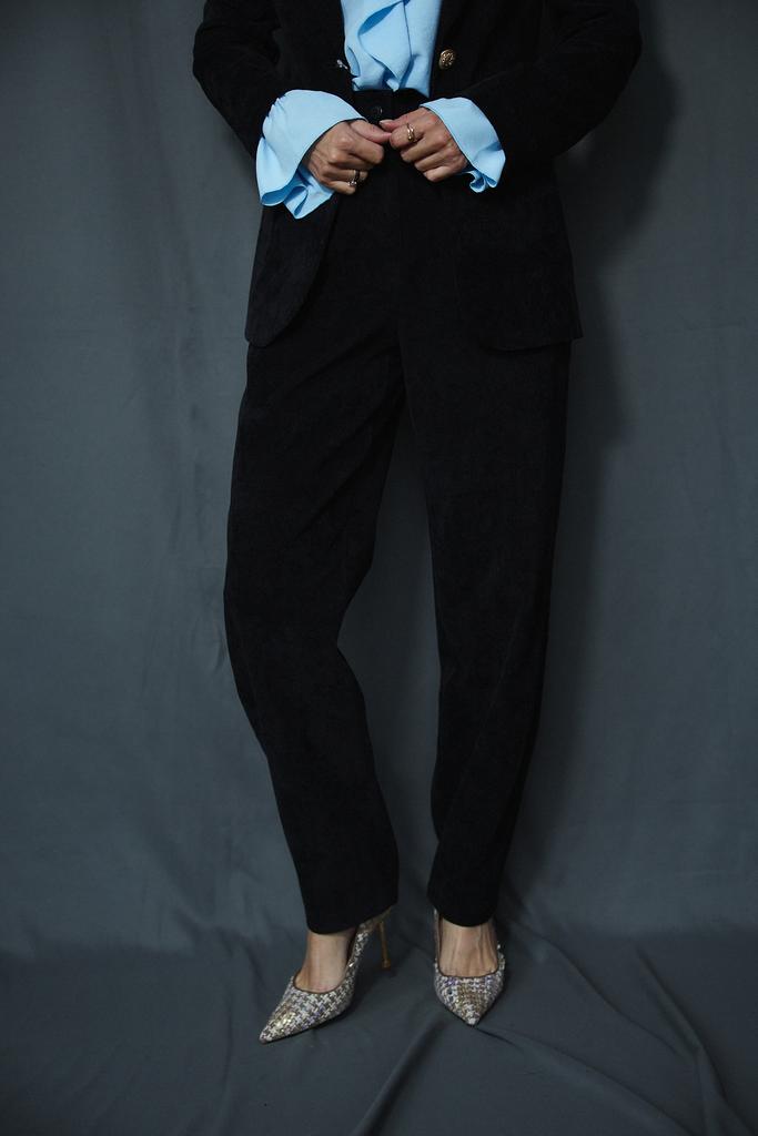 Брюки-бананы  черные  вельветовые